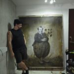 Ángel León Valiente presenta obra magistral en carboncillo y lienzo de alto impacto realista